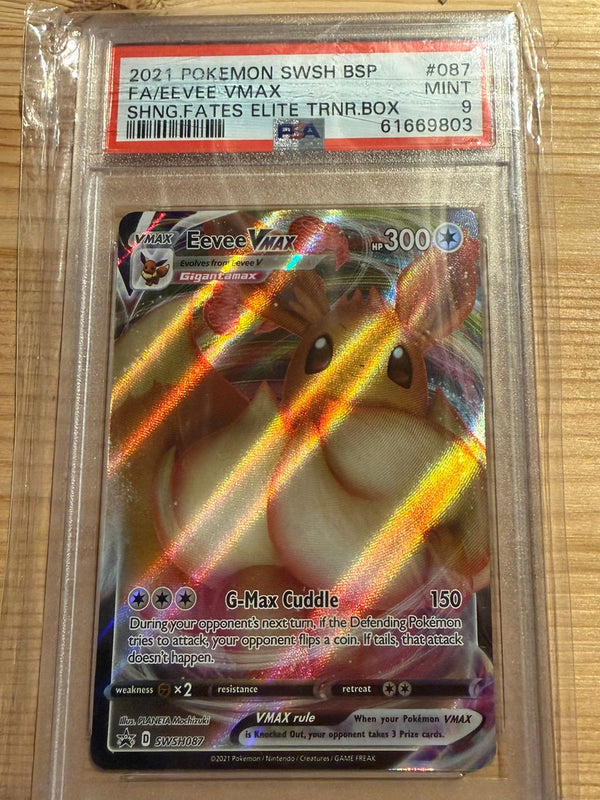 Carta Pokémon Eevee VMAX 087 promo di Shining Fates gradata PSA 9 in slab