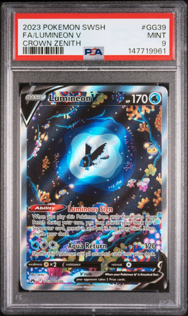 Carta gradata Lumineon V Full Art PSA 9 in slab protettiva Crown Zenith Galarian Gallery
